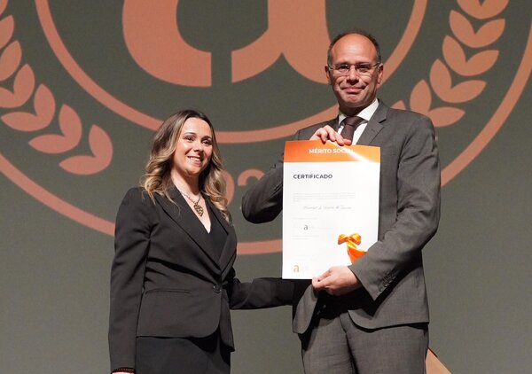 duarte_novo_recebe_bandeira_de_merito_social_site