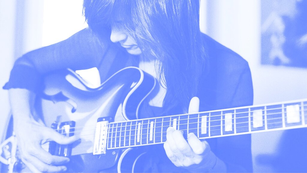 Mafalda Veiga " Crónicas da Intimidade de Uma Guitarra Azul"