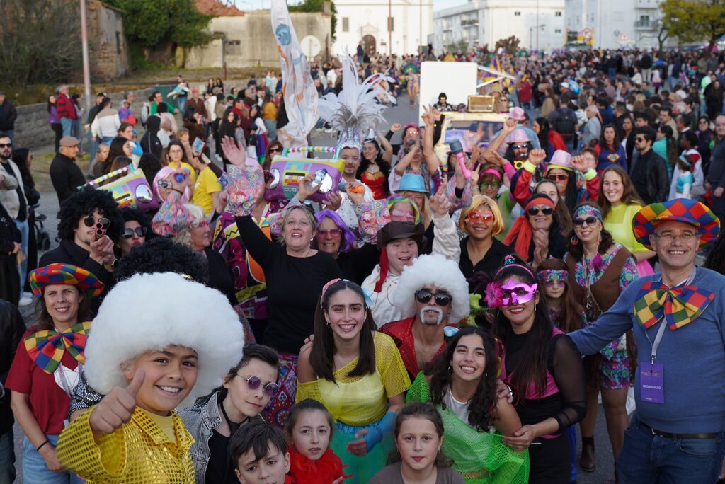 Desfile de Carnaval trouxe milhares de pessoas a Oliveira do Bairro