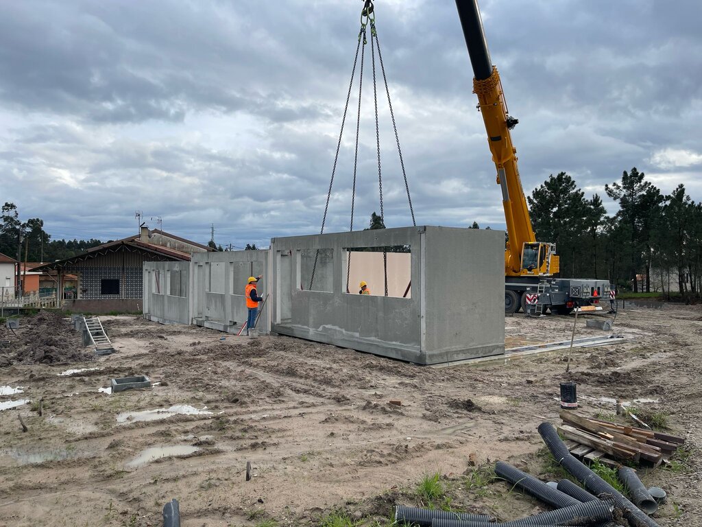 Habitação | Instalados módulos T1 no Bairro Económico de Bustos 