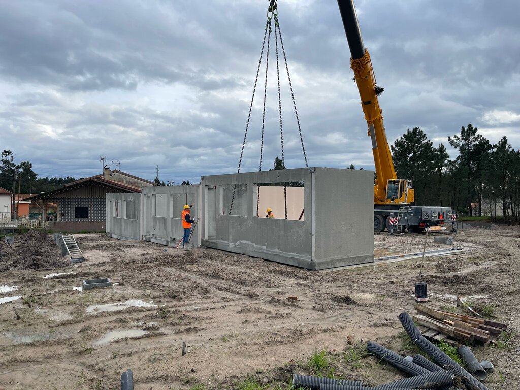 Habitação | Instalados módulos T1 no Bairro Económico de Bustos 