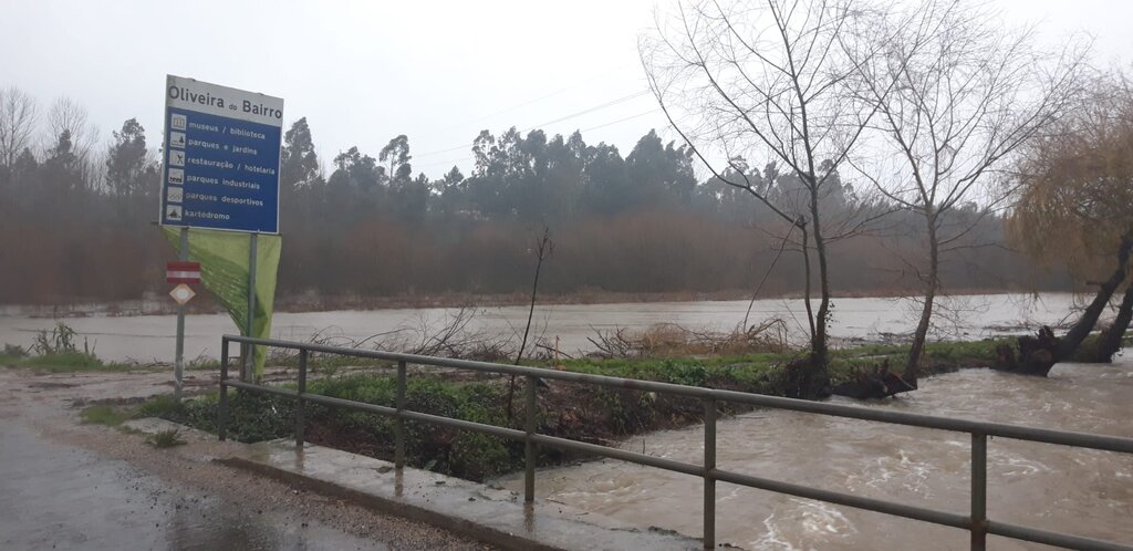 Corte de estrada na Rua do Ortigal